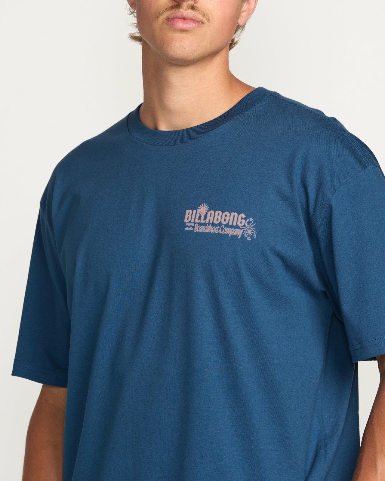 The Hunt Regular Tee | Deep Blue Billabong