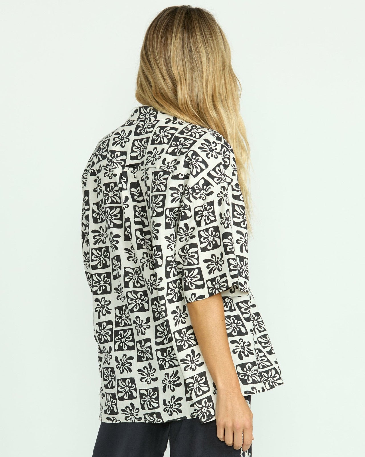 Beach Side Printed Short Sleeve Shirt | Black Sands Billabong
