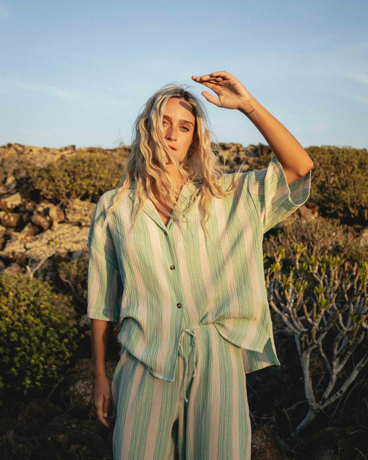 Beach Side Short Sleeve Shirt | Island Green Billabong