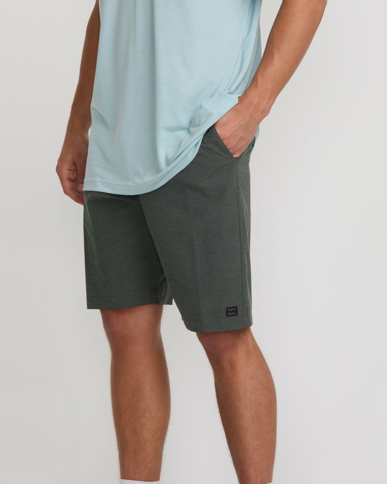 Crossfire Submersible 21" Hybrid Shorts | Asphalt Billabong
