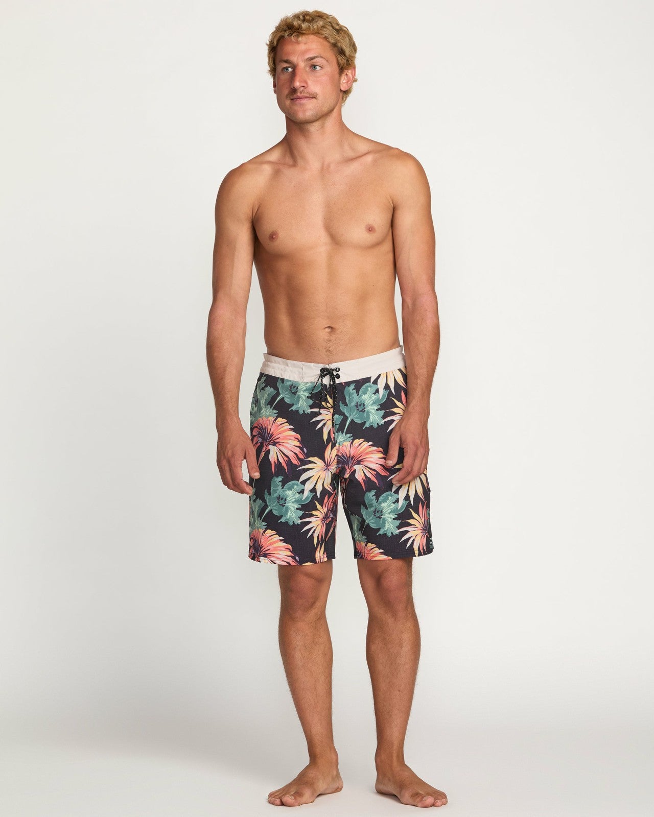 Sundays Lo Tide 19" Boardshorts | Multi Billabong