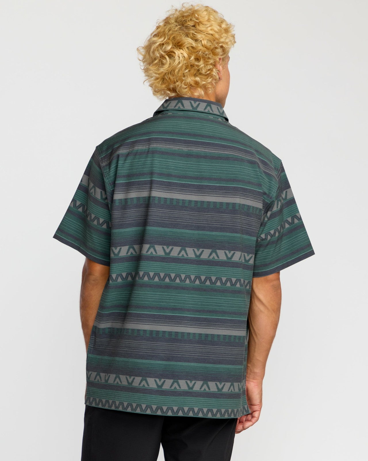 Surftrek Transit Short Sleeve Shirt | Navy Billabong