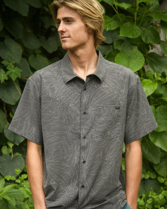 Surftrek Transit Short Sleeve Shirt | Raven Billabong