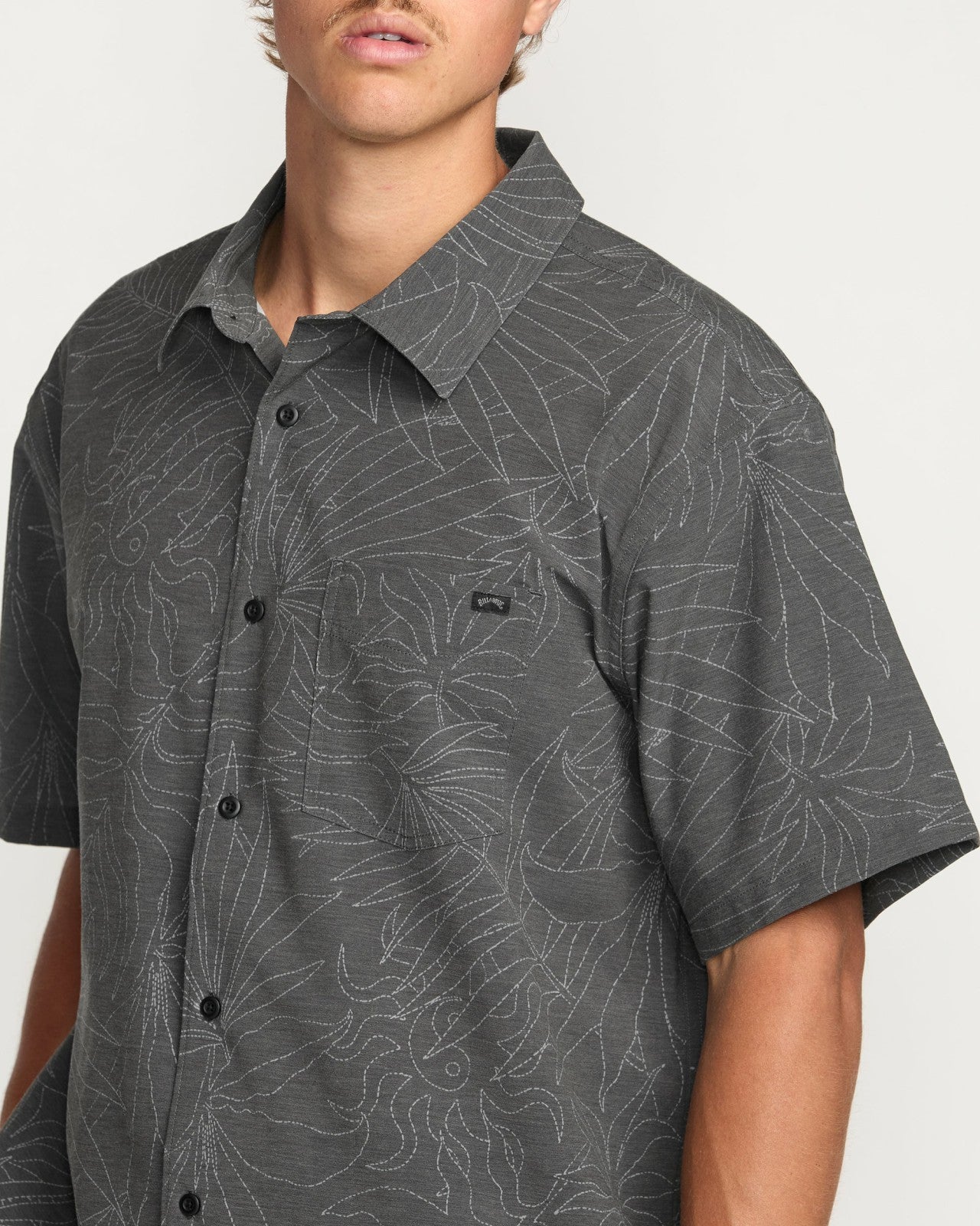 Surftrek Transit Short Sleeve Shirt | Raven Billabong