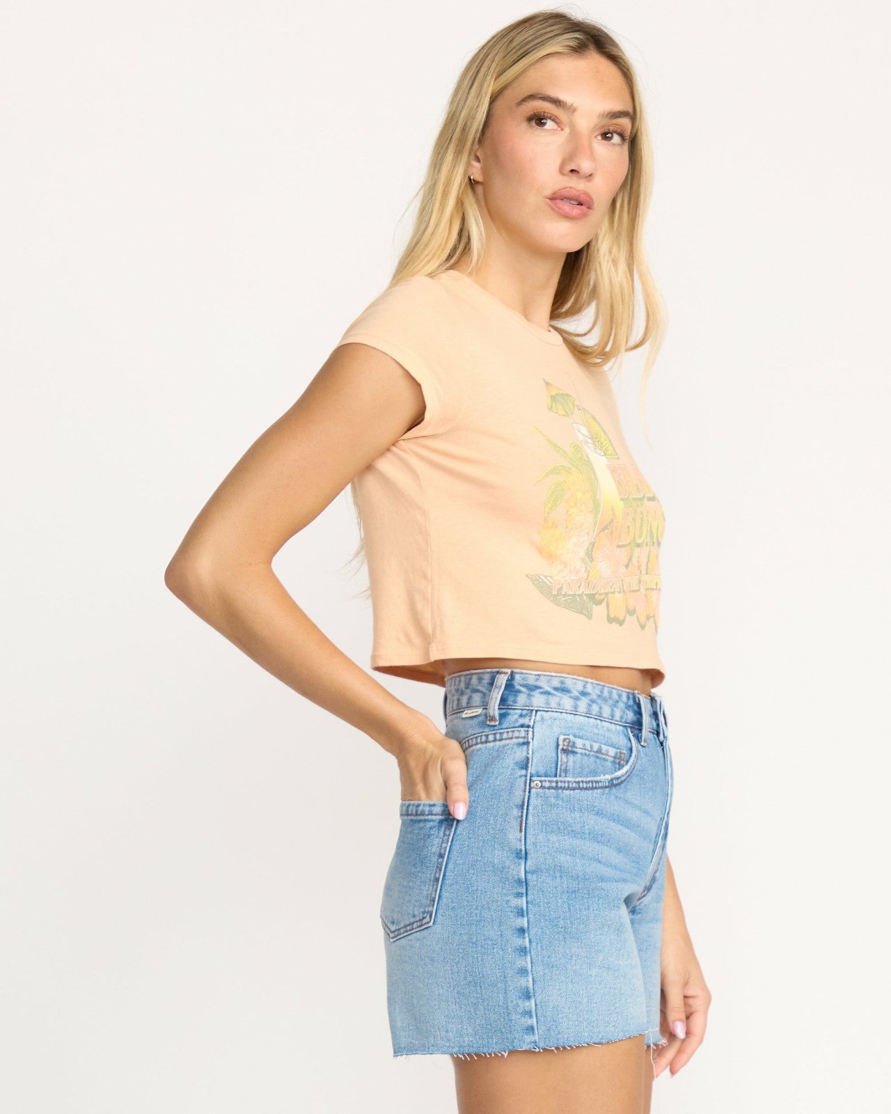 Vacay Awaits Tee | Sunstone Billabong